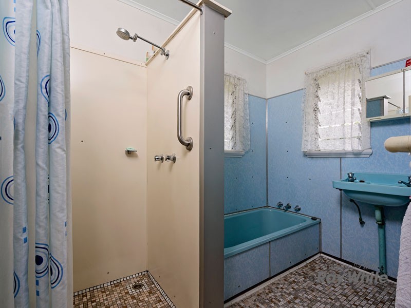 260 Brown Street, Westcourt QLD 4870