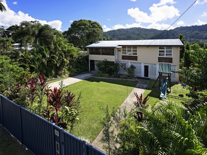 210 Greenslopes Street, Edge Hill QLD 4870
