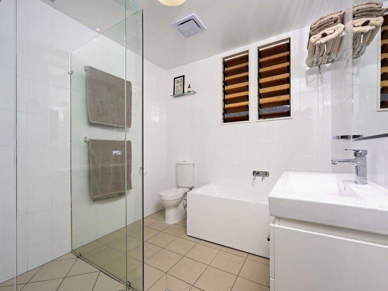 210 Greenslopes Street, Edge Hill QLD 4870