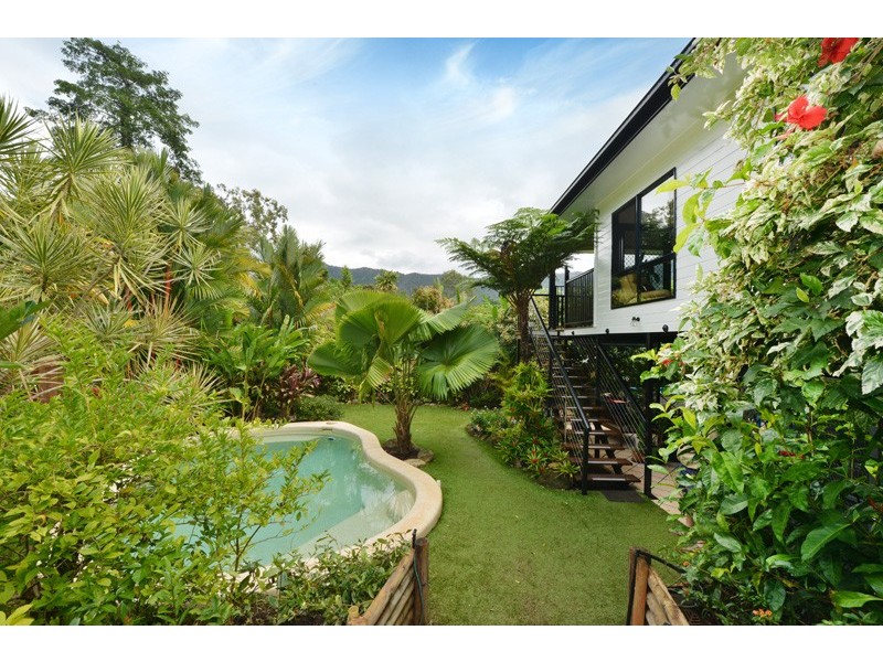 13 Powell Place, Bentley Park QLD 4869