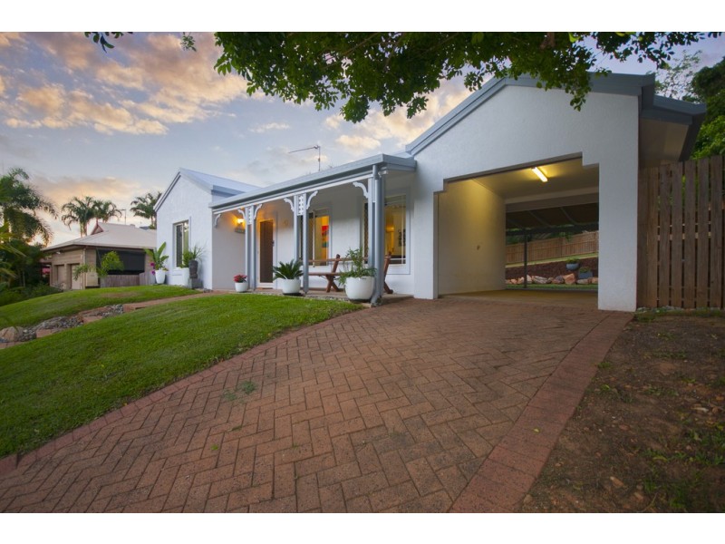 17 Fairley Street, Redlynch QLD 4870