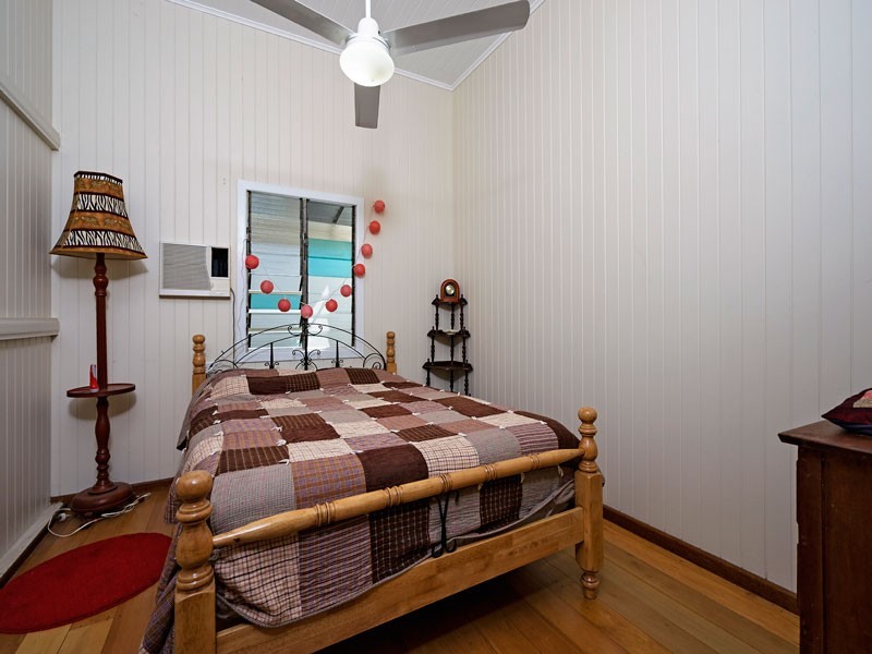 82 Cairns Street, Cairns North QLD 4870