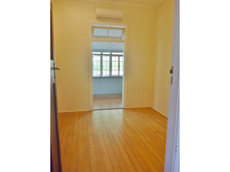 90 Charles Street, Manunda QLD 4870