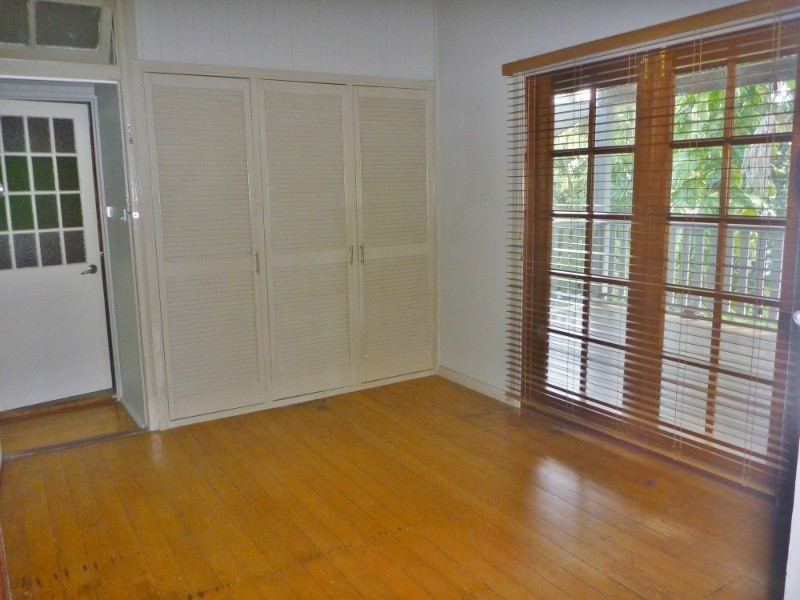 90 Charles Street, Manunda QLD 4870