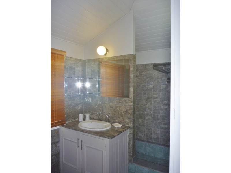 90 Charles Street, Manunda QLD 4870