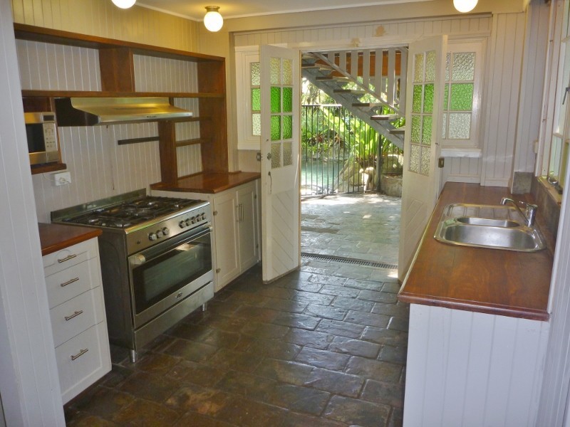 90 Charles Street, Manunda QLD 4870