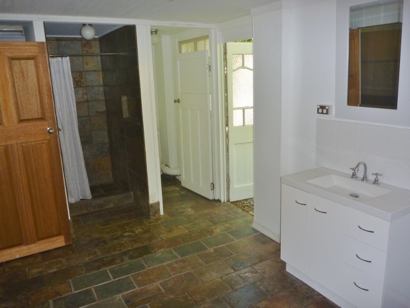 90 Charles Street, Manunda QLD 4870