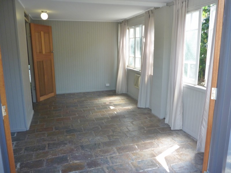 90 Charles Street, Manunda QLD 4870