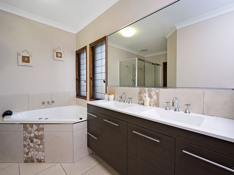 9 Anson Street, Bentley Park QLD 4869