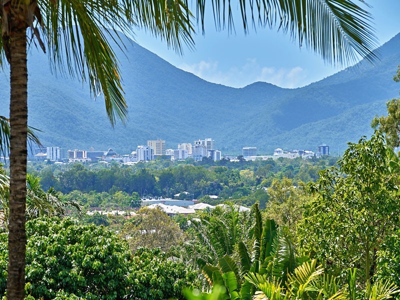 176 Hillview Crescent, Whitfield QLD 4870