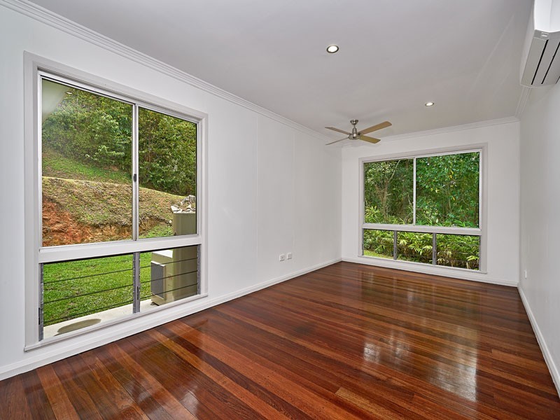 176 Hillview Crescent, Whitfield QLD 4870