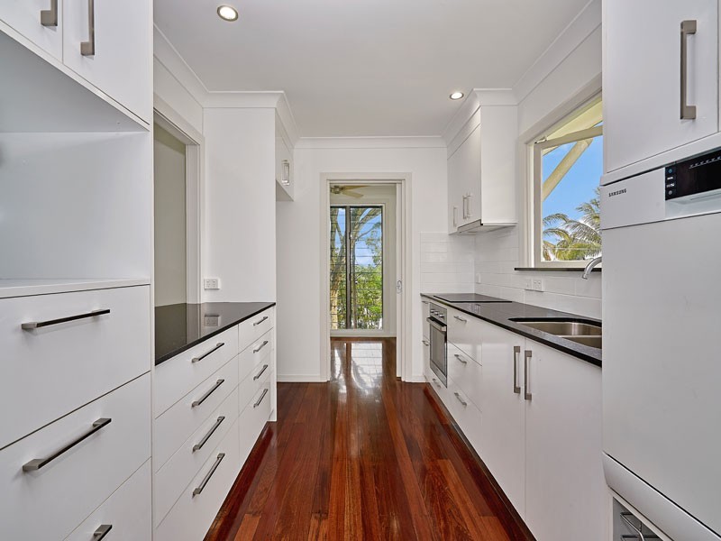 176 Hillview Crescent, Whitfield QLD 4870