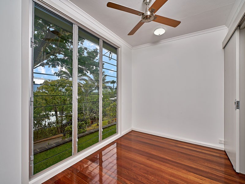 176 Hillview Crescent, Whitfield QLD 4870