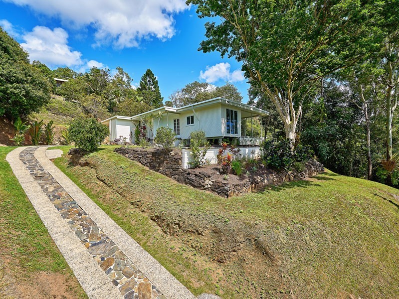 176 Hillview Crescent, Whitfield QLD 4870