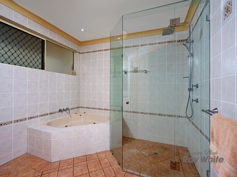 109 Summer Hill Drive, Mooroobool QLD 4870