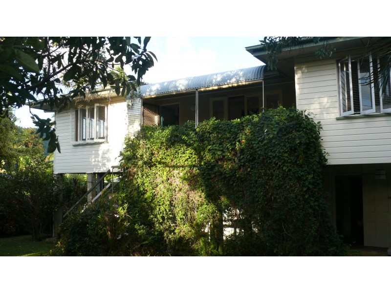 18 Hodel Street, Whitfield QLD 4870