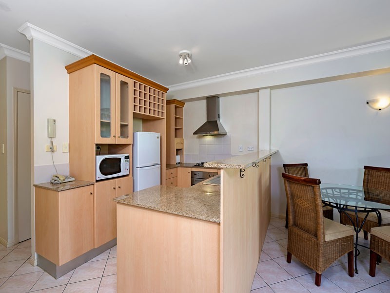 1418/2 Greenslopes Street, Cairns North QLD 4870