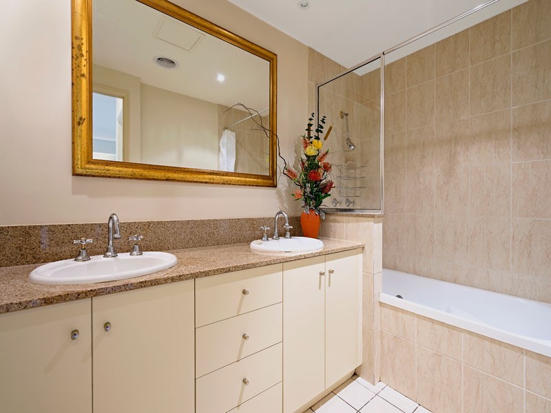 1418/2 Greenslopes Street, Cairns North QLD 4870