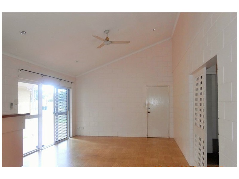 1/12 Ireland Crescent, Whitfield QLD 4870