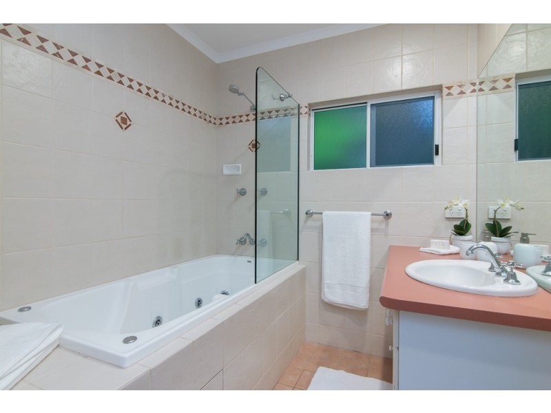 5 Duane Close, Brinsmead QLD 4870