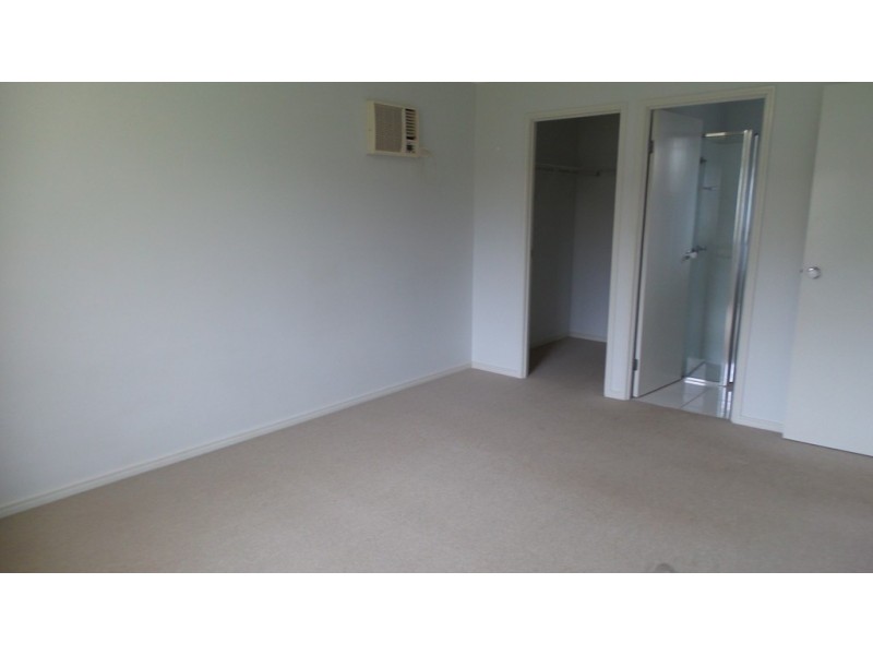 1 Manoi Close, Bentley Park QLD 4869