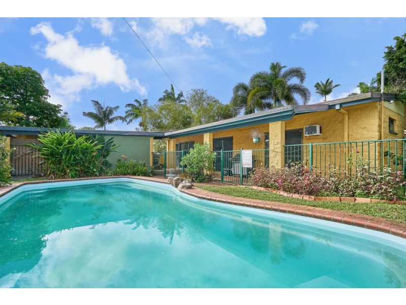 15 Pepperina Street, Mooroobool QLD 4870