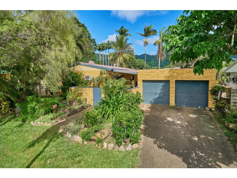 15 Pepperina Street, Mooroobool QLD 4870