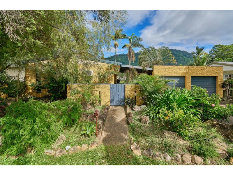15 Pepperina Street, Mooroobool QLD 4870