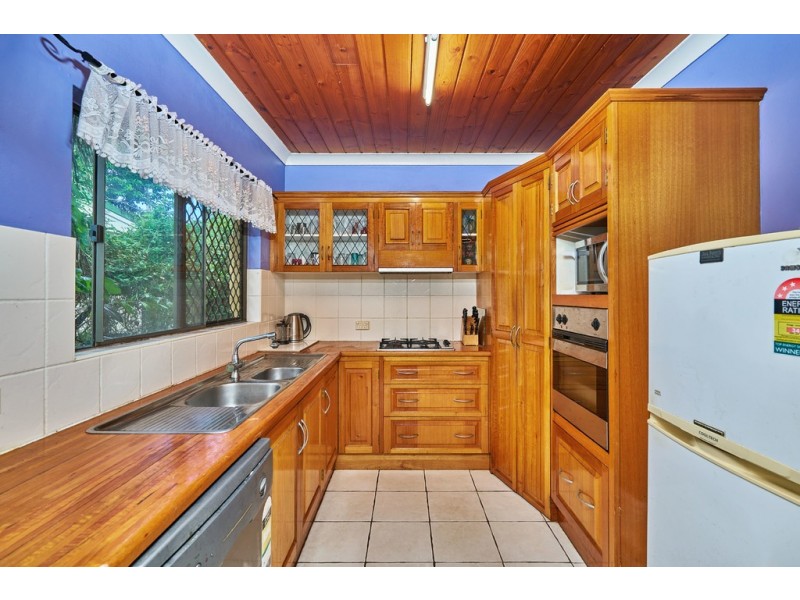 15 Pepperina Street, Mooroobool QLD 4870