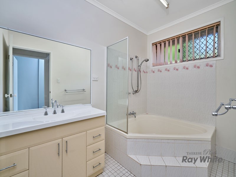 1 Summer Hill Drive, Mooroobool QLD 4870