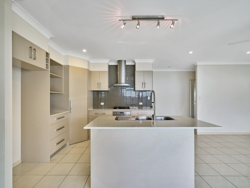 25 Fossilbrook Bend, Trinity Park QLD 4879