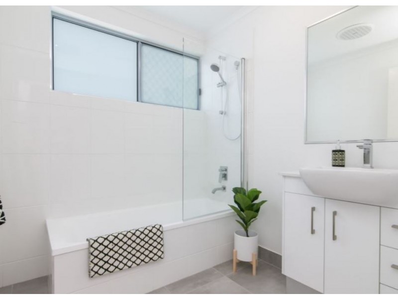 4/211-212 Kamerunga Road, Freshwater QLD 4870