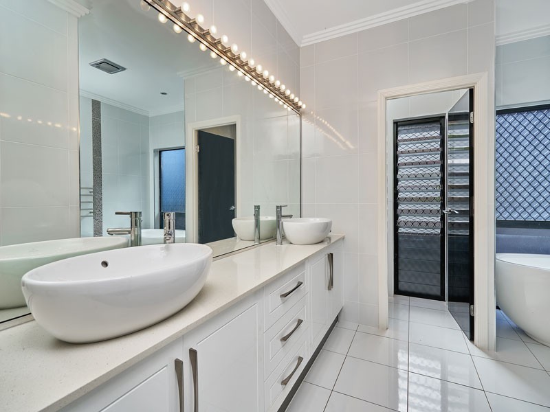 10 Sunbird Drive, Woree QLD 4868