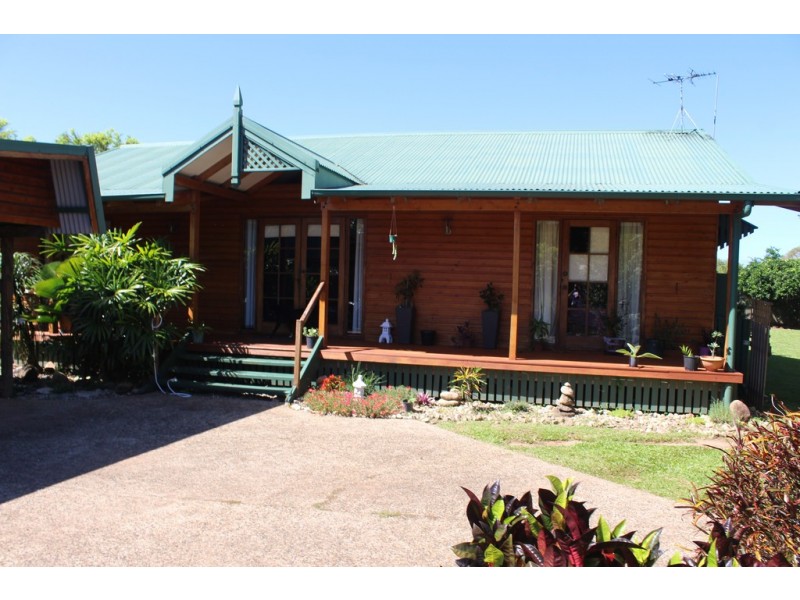 4 Bee Close, Bentley Park QLD 4869