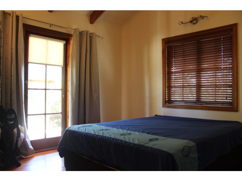 4 Bee Close, Bentley Park QLD 4869