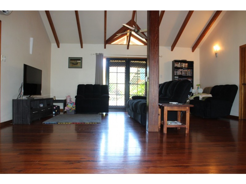 4 Bee Close, Bentley Park QLD 4869