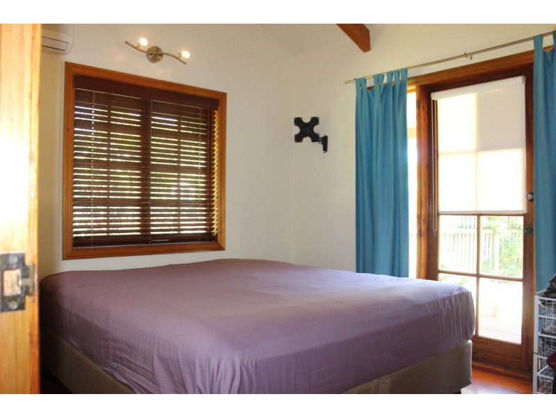 4 Bee Close, Bentley Park QLD 4869