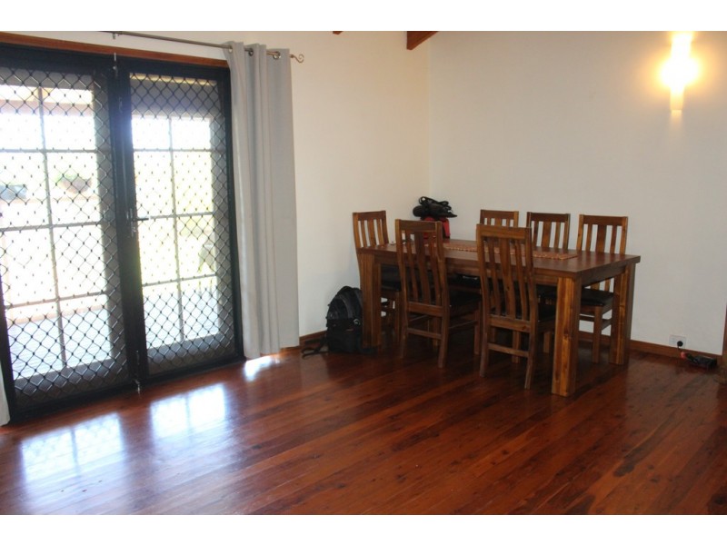 4 Bee Close, Bentley Park QLD 4869