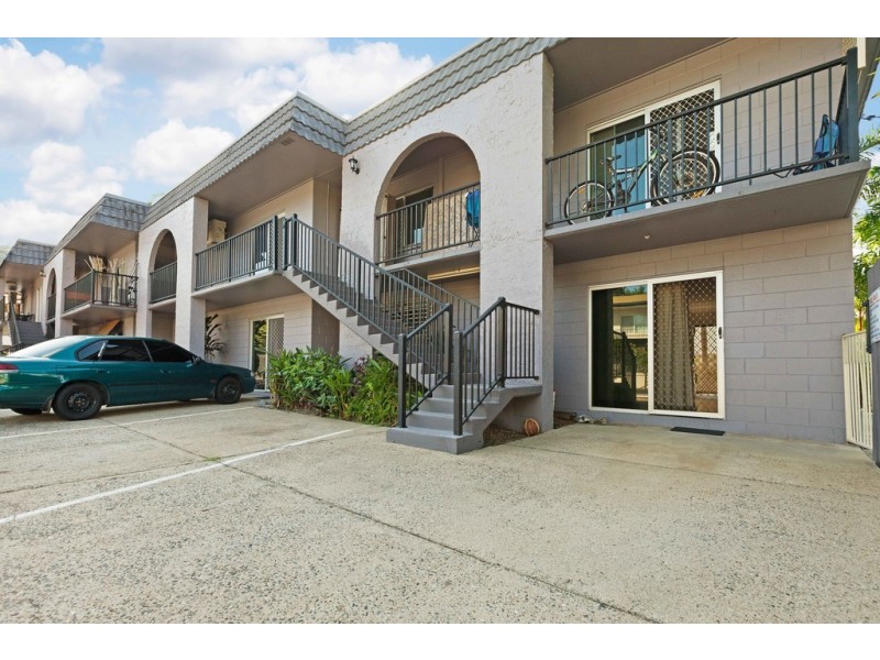 2/120 Greenslopes Street, Edge Hill QLD 4870