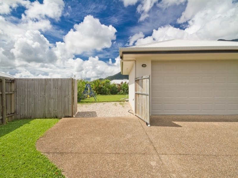 33 Fitzmaurice Drive, Bentley Park QLD 4869