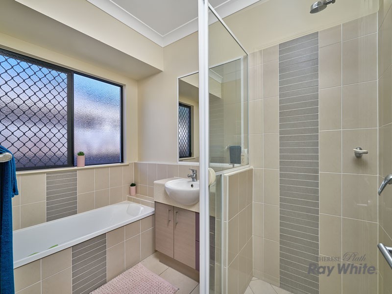 33 Fitzmaurice Drive, Bentley Park QLD 4869