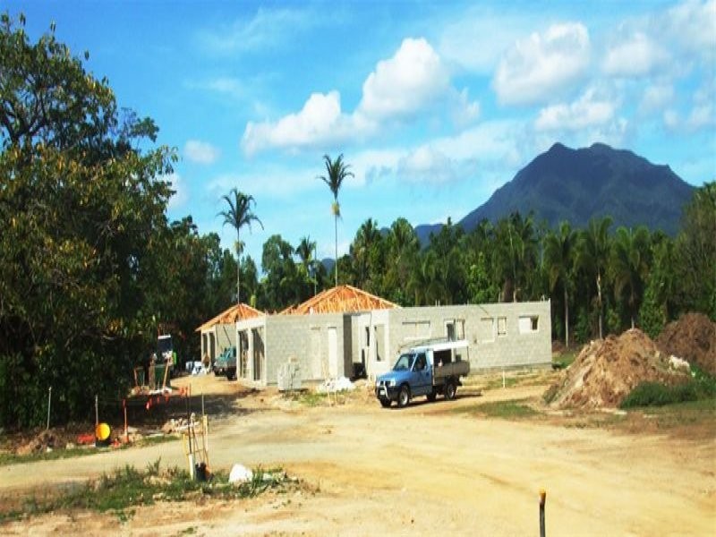 21 Giffin Road, White Rock QLD 4868