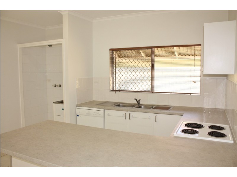 11 / 18 – 20 Rose Street, Westcourt QLD 4870