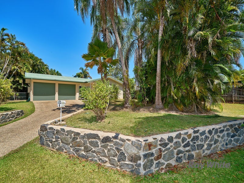 4 Catherine Close, Bentley Park QLD 4869