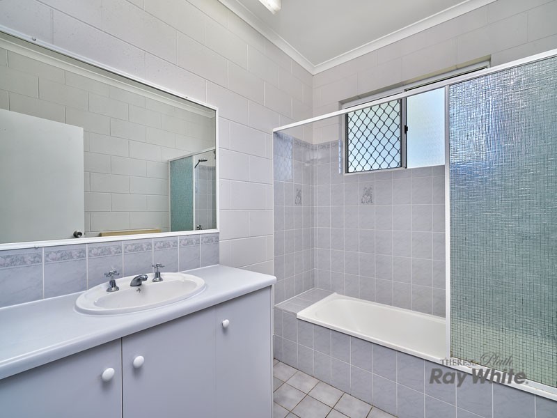 4 Catherine Close, Bentley Park QLD 4869