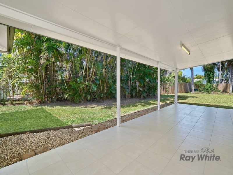 4 Catherine Close, Bentley Park QLD 4869