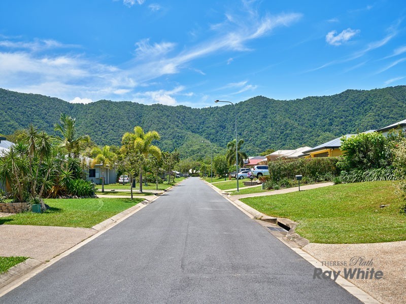 8 Blackwood Place, Bentley Park QLD 4869