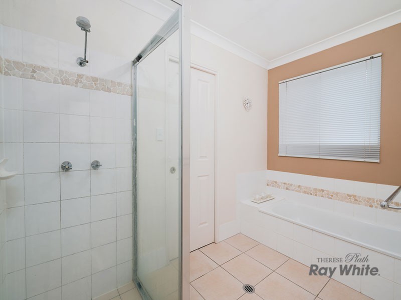 15 Fitzmaurice Drive, Bentley Park QLD 4869