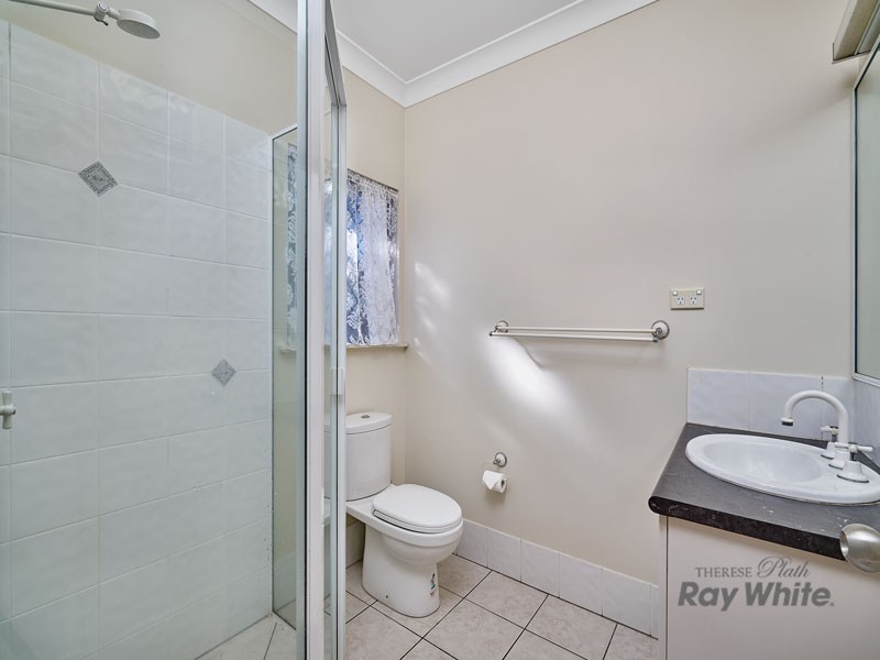 5 Beck Close, Bentley Park QLD 4869