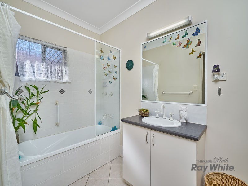 5 Beck Close, Bentley Park QLD 4869